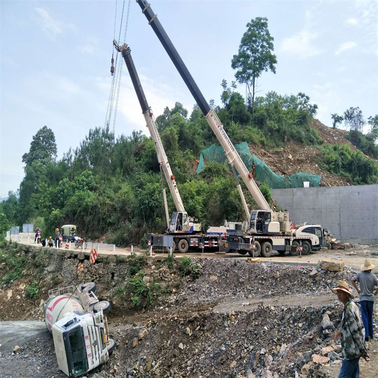 上饶广丰汽车掉沟里叫吊车救援要多少钱